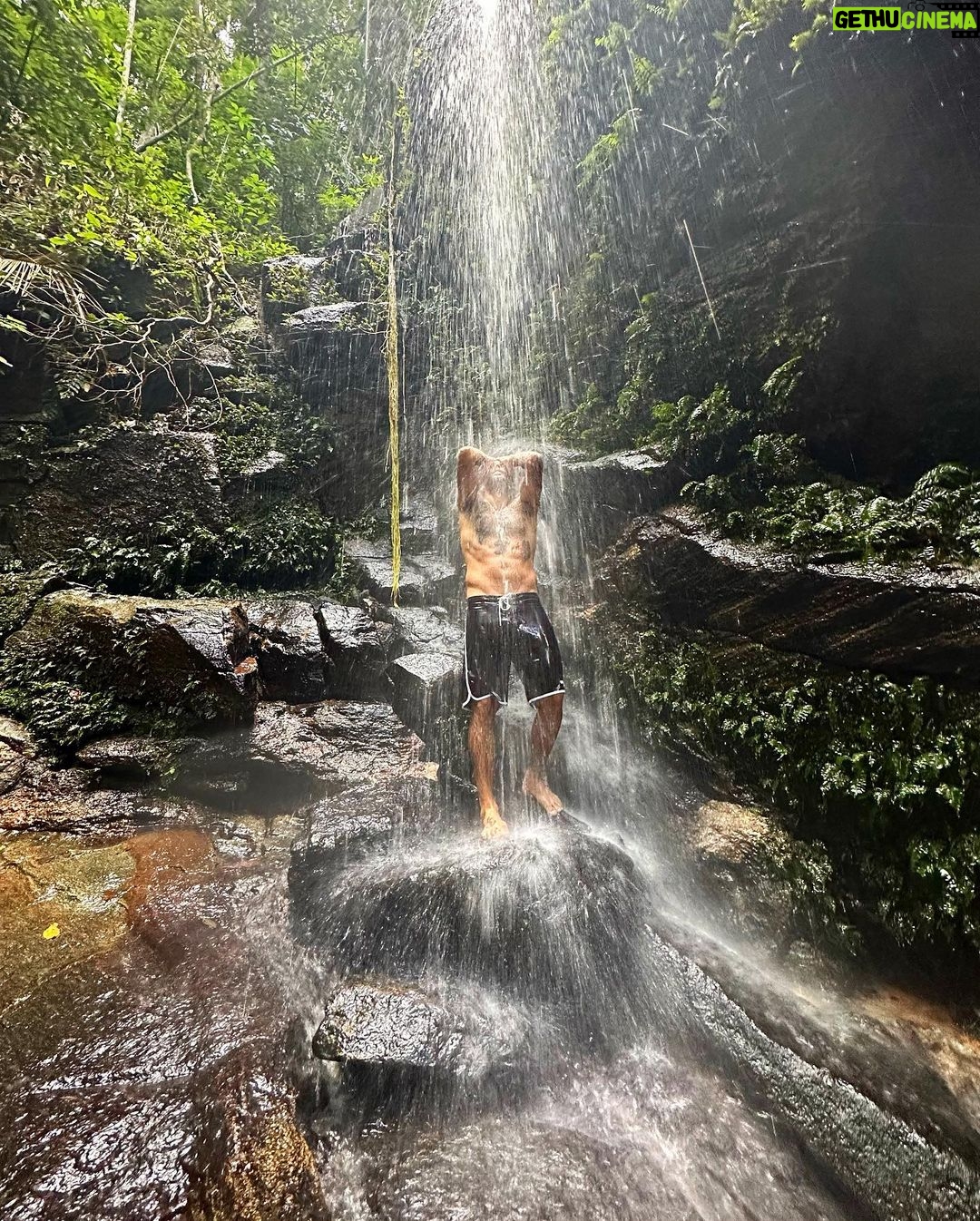Pedro Scooby Instagram - Reenergizado! Final de semana cheio de energia e benção pra todos 🙏🏼 Cachoeira das Almas