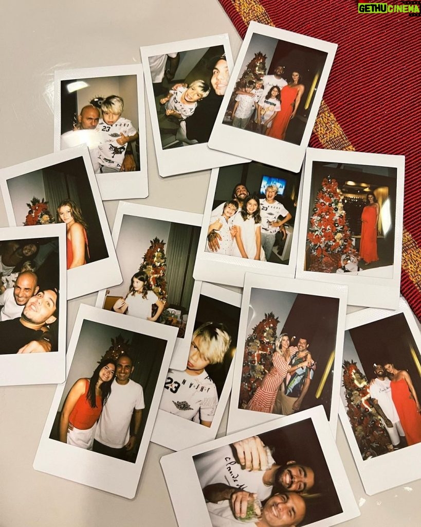 Pedro Scooby Instagram - Feliz Natal! Amanhã uns dos maiores presentes da minha vida está chegando, junto ao Dom, Bem e Liz! Só agradecer e pedir a benção de Deus! ❤️