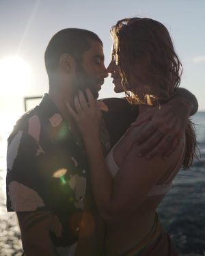 Pedro Scooby Instagram - Falar o que dessa mulher?? Parceira, mãezona, gata, divertida… Poderia ficar até amanhã colocando adjetivos e mesmo assim não conseguiria explicar o quando você é especial! Mais um ano de vida e eu só te desejo saúde e paz, que o resto damos um jeito! Te amo 💜 @cintiadicker