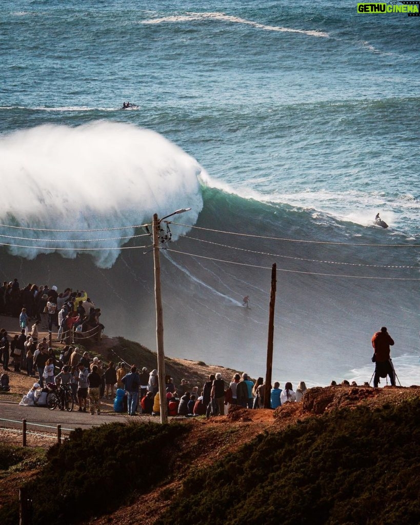 Pedro Scooby Instagram - Tive que postar esse ângulo da minha onda! Primeiro swell da temporada! 🙏🏼❤️ 📷 @photographyjoaoalmeida Praia Da Nazaré/ Portugal