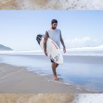 Pedro Scooby Instagram - Minha vida vocês já sabem que é no oceano, né galera? :) Com Kaiak, sinto que posso levar um pouco dele comigo por aí, sentir a vibe da praia, curtir a vida da melhor forma possível e sempre respeitando o oceano. @naturabroficial #ChamadoDoOceano #publi