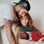 Pedro Scooby Instagram - Chegou o grande dia! Nossa princesa guerreira Aurora está em casa! Sem palavras para agradecer toda a equipe da @qualicorp ❤️ nunca na vida vamos esquecer o que vocês fizeram por nós! Aos médicos: Dr Jofre, Gilmar que a operou, Flavia nossa anestesista e fotógrafa ( que deixou tudo mais leve na hora do parto 🎶), Vivi, nossa obstetra que acompanhou tudo desde o começo e toda a equipe da Perinatal Laranjeiras! Nossa gratidão eterna a vocês! 🙏🏼 Aos meus amigos e familiares que fizeram de tudo para tornar esse momento o mais leve possível! E claro, todas as orações e boas energias enviadas nesse momento por todos, que foi muito difícil, mas conseguimos ser fortes e seguir em frente. Bem vinda Aurora! ❤️