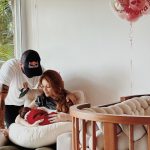 Pedro Scooby Instagram – Chegou o grande dia!
Nossa princesa guerreira Aurora está em casa!
Sem palavras para agradecer toda a equipe da @qualicorp ❤️ nunca na vida vamos esquecer o que vocês fizeram por nós!
Aos médicos: Dr Jofre, Gilmar que a operou, Flavia nossa anestesista e fotógrafa ( que deixou tudo mais leve na hora do parto 🎶), Vivi, nossa obstetra que acompanhou tudo desde o começo e toda a equipe da Perinatal Laranjeiras! Nossa gratidão eterna a vocês! 🙏🏼
Aos meus amigos e familiares que fizeram de tudo para tornar esse momento o mais leve possível!
E claro, todas as orações e boas energias enviadas nesse momento por todos, que foi muito difícil, mas conseguimos ser fortes e seguir em frente.
Bem vinda Aurora! ❤️