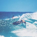 Pedro Scooby Instagram – Como é bom estar de volta ao surf diário no Rio de Janeiro! O joelho já está quase 100%! Chegar na praia encontrar os amigos, sol, água quente! Obrigado Senhor! 

Foto: @luizblancofotografia Leblon