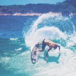 Pedro Scooby Instagram - Como é bom estar de volta ao surf diário no Rio de Janeiro! O joelho já está quase 100%! Chegar na praia encontrar os amigos, sol, água quente! Obrigado Senhor! Foto: @luizblancofotografia Leblon