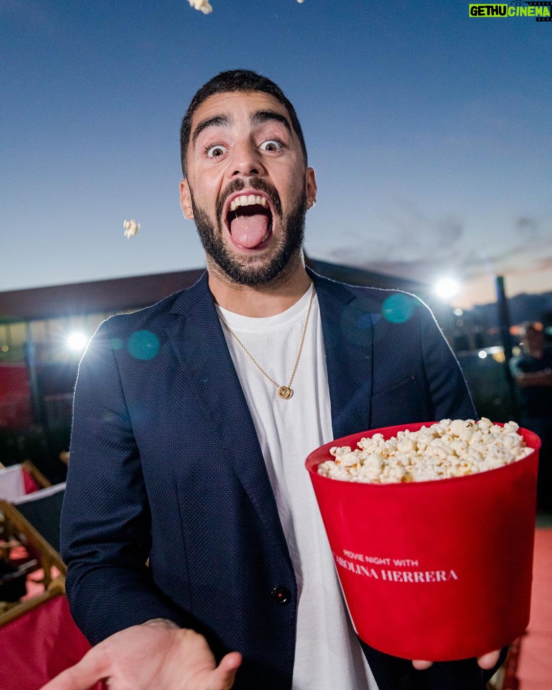 Pedro Scooby Instagram - Experiência irada de cinema ao ar livre que vivi ontem, além de várias surpresas especiais! Obrigada pelo convite @carolinaherrera ! Foi demais! ❤️