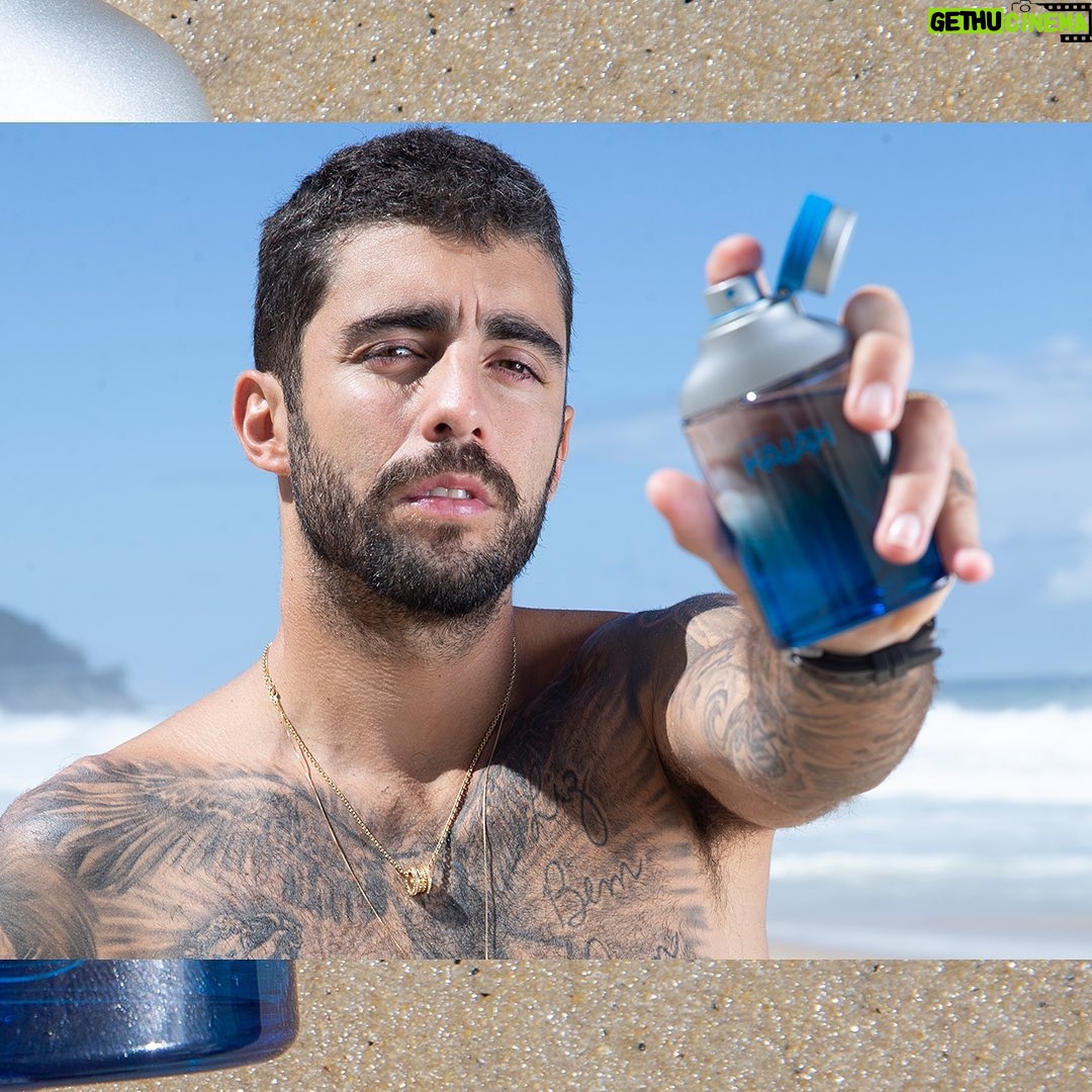 Pedro Scooby Instagram - Minha vida vocês já sabem que é no oceano, né galera? :) Com Kaiak, sinto que posso levar um pouco dele comigo por aí, sentir a vibe da praia, curtir a vida da melhor forma possível e sempre respeitando o oceano. @naturabroficial #ChamadoDoOceano #publi