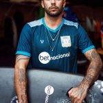 Pedro Scooby Instagram - Muito feliz em fazer parte do time da @bet.nacional ! Agora eu estou oficialmente preparado para surfar nas ondas das profecias da bet dos brasileiros! Vamos nessa 🔮🤘🏼