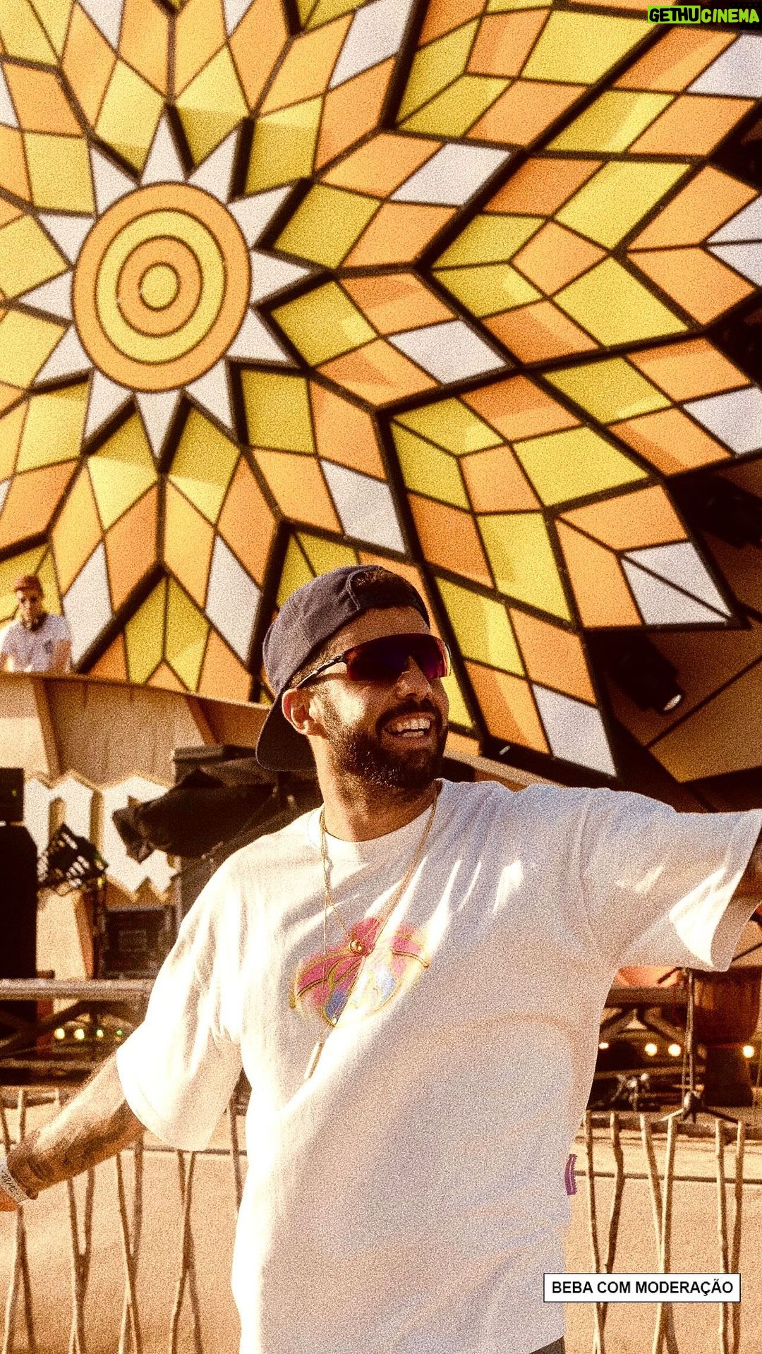 Pedro Scooby Instagram - Mais que um festival, Corona Sunsets World Tour é uma imersão em experiências de vida aqui fora! Valeu a vibe, hein, @pedroscooby 😉🤙🏻🌅 #CoronaSunsetsPreá #CoronaWorldTourExperience #AVidaÉAquiFora *Beba com Moderação