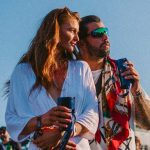 Pedro Scooby Instagram - Coisas que só o @primaverasound.saopaulo proporciona: o encontro da vibe do @pedroscooby e a galera curtindo #AVidaÉAquiFora! #CoronaNoPrimaveraSound *Beba com moderação