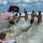 Pedro Scooby Instagram - "A Natureza está certa." (@raulseixasnaweb) A orla do Rio de Janeiro enfrentou esse domingo uma das maiores ressacas da sua história com ondulações passando dos 3 metros. Ressacas no Rio de Janeiro não são incomuns mas com a influência do El Niño ganhou força e provocou verdadeiros "arrastões" de água do mar, perdas materiais e infelizmente algumas fatalidades com afogamentos. Os efeitos nocivos das ressacas não por acaso são maiores e mais sentidos em áreas aterradas do Rio de Janeiro, onde o contorno natural das praias foi alterado e a vegetação de restinga retirada. Essa entrevista de 1977 feita pela eterna @gloriamariareal com o genial e também eterno Raul Seixas, não deixa dúvidas da incrível força do Oceano e principalmente da importancia em respeitarmos os seus espaços. Como bem disse Rauzito: "a onda 🌊 tá certa, o que está errado é esse negócio de aterro, de construir edifício..." E aí, concorda com o Raul? Dê seu like, comente, compartilhe e vamos juntos com o EUCEANO.ORG construir esse movimento de reconexão, conhecimento e amor pelo Oceano e suas criaturas. ❤️🐬🐋🦈🦑🦀🐙🦐🐧 #EUceano #ocean #wave #onda #música #music #nature #natureza