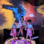 Pelin Akil Instagram – #işbirliği Sizlerle her anından büyülendiğim bir yolculuktayım.
Sadece, bazen güzel yerlerde mola veriyoruz.
Dubai’nin inanılmaz renkleriyle kış ortasında bahar yeniden geldi 🤍
@visit.dubai