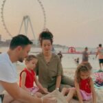 Pelin Akil Instagram – #işbirliği Sizlerle her anından büyülendiğim bir yolculuktayım. 
Sadece, bazen güzel yerlerde mola veriyoruz.
Dubai’nin inanılmaz renkleriyle kış ortasında bahar yeniden geldi 🤍
@visit.dubai