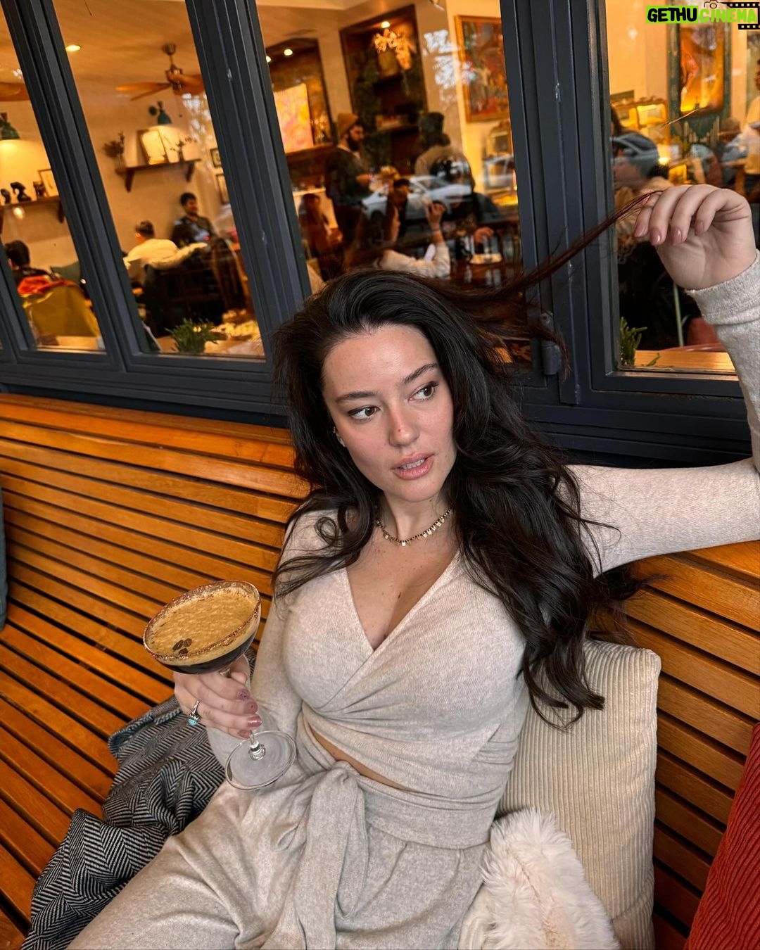 Pelin Akil Instagram - Neysek o , sıralama da fena değil bence bu sefer ?