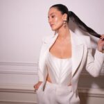 Pelin Akil Instagram - O kadar harika bi gündü ki… @niveaturkiye ile 2. senemiz ve ailecek birbirimize kavuştuğumuz için çok mutluyuz. Sizlere de 2 gün boyunca Akaretler’deki Nivea Haus deneyimlerinden yararlanmanızı tavsiye ederim. Çok güzel eğlenceli oldu bina. Randevu sistemiyle alıyorlar bence hemen randevunuzu alın bu deneyim dolu evimizde sizi ağırlamaktan keyif duyarız. Arkadaşım @mertvidinli nin ev sahipliğinde çok güzel bir gündü ve bugün de ne kadar kalabalık bir aile olduğumuzu tekrar anladım. Ve söylemeden geçemem ki bugün beni hazırlayan harika ekibime de çok teşekkür ederim,iyi ki varsınız #işbirliği