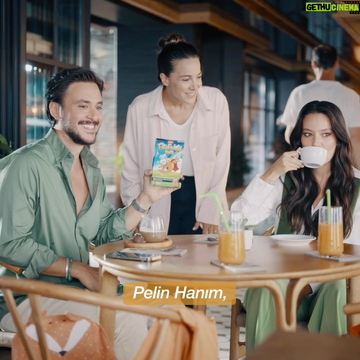 Pelin Akil Instagram - Bu video @easyvitailesi destekleri ile hazırlanmıştır. İşte günün o anı; “Aliiiiiin, Linaaaa EasyFishoil zamanıııı!” 💚 #easyVit #EasyFishoil #EasyFishoiliÇokSeviyoruz #işbirliği
