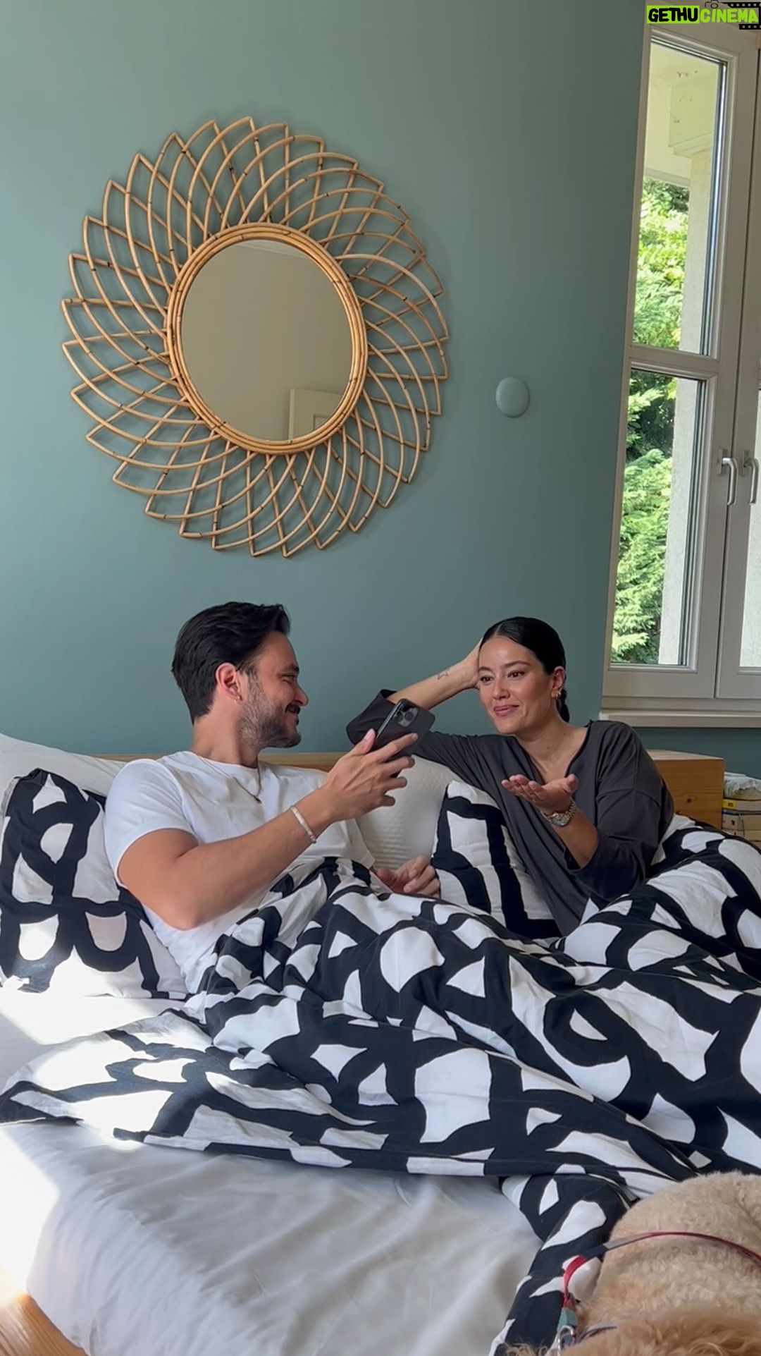 Pelin Akil Instagram - Gerçekten merak ediyorum birbirinizin telefon şifrelerini bilir misiniz?