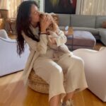Pelin Akil Instagram - Evcil hayvan dostlarımızı, seyahat ederken yanımızda götürmek Türk Hava Yolları’yla artık çok kolay. Mobil uygulama ve websitesinden bilet alırken de bilet aldıktan sonra da evcil hayvanlarınızı ekleyebilirsiniz. Böylece hayvan dostlarımız tatilde ve seyahatlerde hep bizimle🥰🙏🏻 #turkishairlines #Türkhavayollari @turkishairlines #işbirliği