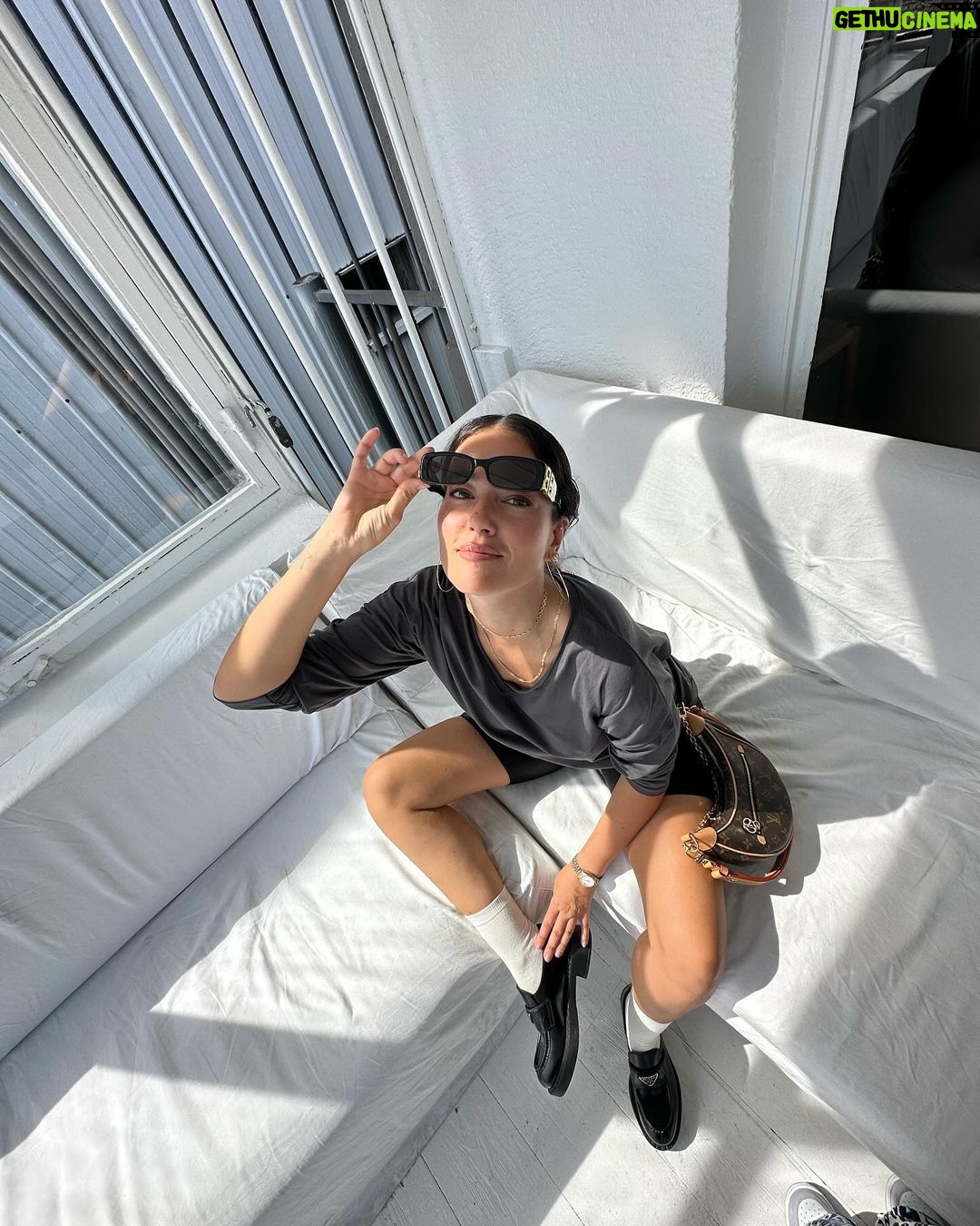 Pelin Akil Instagram - Siz çocuklar okuldayken n’apıyosunuz?yazsanıza biraz☀️
