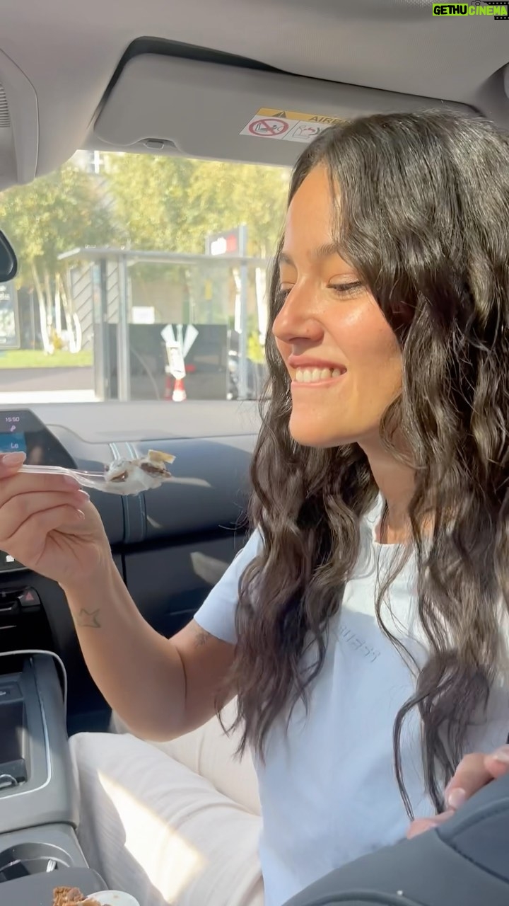 Pelin Akil Instagram - @algidaturkiye ile #işbirliği Herkesin kendine has Algida Maraş usulü var. Benimki ise enerji patlaması usulü.💃🏽 Olur mu hiç deme bi dene. #VarBiUsulümüz