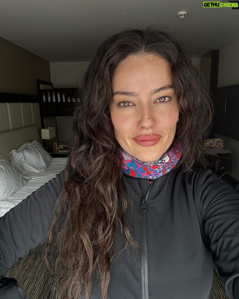 Pelin Akil Instagram - En son foto mesaj içerir. Mesajı alan ❤ koysun 😂 Koşturmacadan kızların ilk kez kayak yaptığı tatilden hiçbişi paylaşmamışım. @swayhotels #reklam Sway Hotels