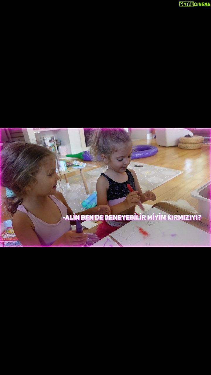 Pelin Akil Instagram - Patrooon çıldırdı!! Her hafta 2 video ile geri döndük..Çocuklarınızla beraber izleyip oyunlarımıza dahil olabilirsiniz..bio daki linkten hemen izleyebilirsiniz✌️🫶