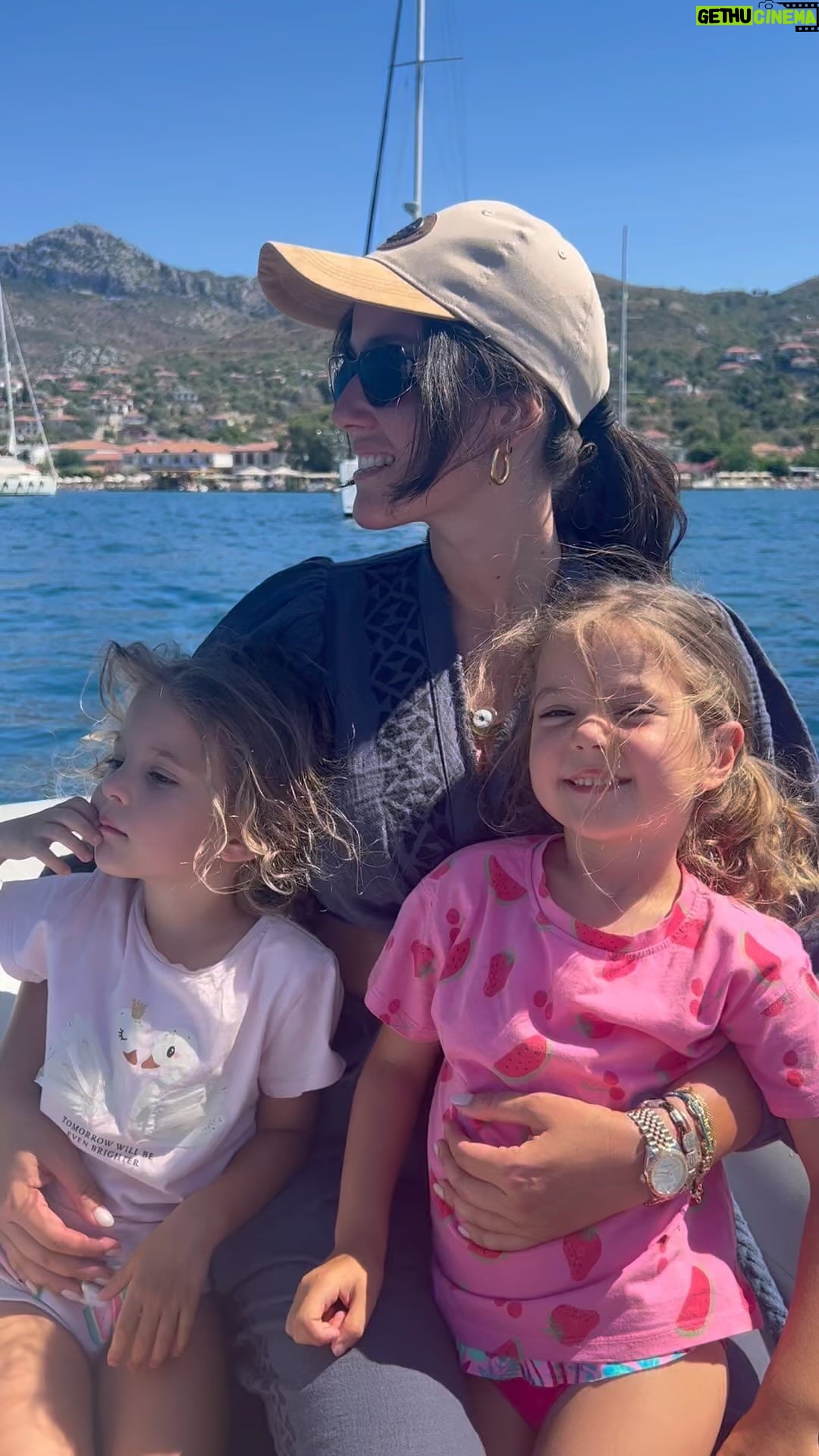 Pelin Akil Instagram - I love you always forever ❤️ En sevdiğim tatil, her koyda her kıyıda anılar bıraktığımız ailecek tekne tatili. Aile olduk artık @samsailingtr ile, bu ikinci senemiz… seneye görüşmek üzere #reklam oldu ama kalpten #tavsiye