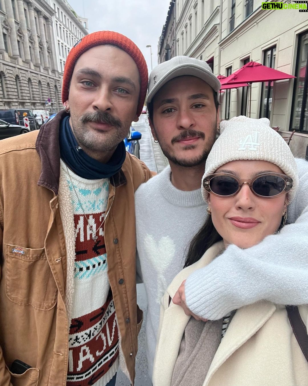 Pelin Akil Instagram - Berlin dump geldi dostlar…. Nerde kalpler? ❤️