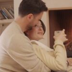 Pelin Akil Instagram – Yılın sıcak sürprizi: Krups Evidence One Kahve Makinesi ile yeni yıla enerji dolu bir başlangıç yapmaya hazırız! ☕️🎄♥️
Günün yoğun temposundan uzaklaşıp 17 farklı kahve çeşidi, aynı anda 2 sütlü kahve hazırlama ve kahve sonrası otomatik temizleme özellikleriyle kahve keyfini artırın. Barista kalitesinde süt köpüğüyle kalitenin tadını çıkarın! 🤩
@krupsturkiye #işbirliği
#krups