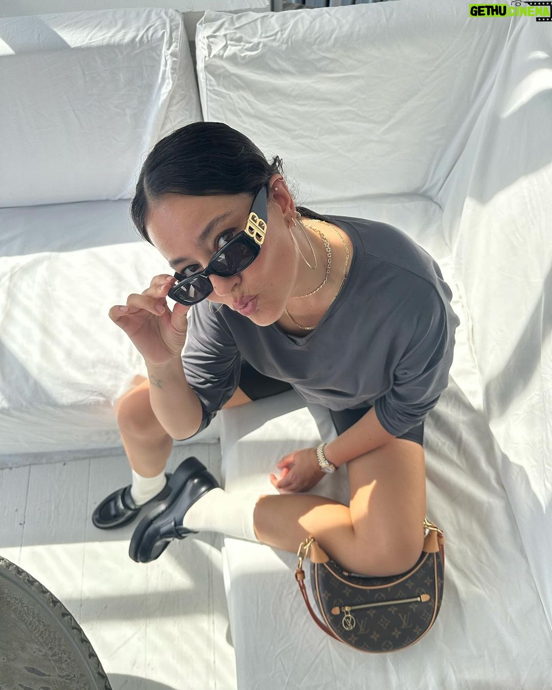 Pelin Akil Instagram - Siz çocuklar okuldayken n’apıyosunuz?yazsanıza biraz☀️