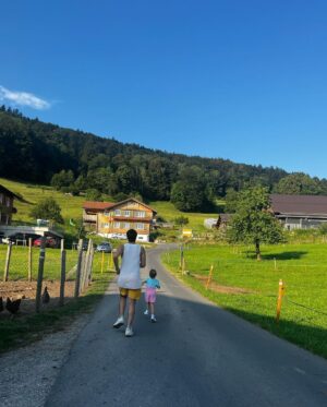 Pelin Akil Instagram - #switzerland dump serisinin ilki😎

🏨 @burgenstockresort 🫶🔥 #ad
