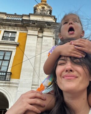 Pelin Akil Instagram - Fotoğraf 1 ; güzel yemek yerken dans bile ederim
Fotoğraf 2; Anıl’ın gölgesine rağmen güzel foto kabul edelim
Fotoğraf 3; sana rağmen seni seviyorum 😂 @anilaltann 
Fotoğraf 4; yorulmamıza rağmen çok güzeliz
Fotoğraf 5-6; Her şeye rağmen tatilimizin özeti 😂🤍