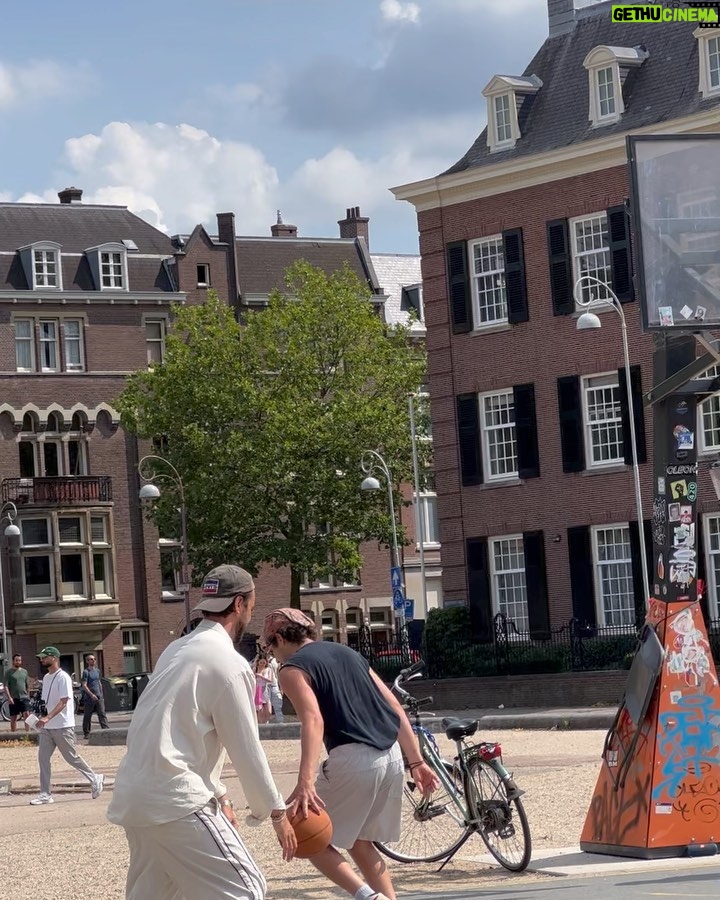 Pelin Akil Instagram - Konser dışı Amsterdump 🙃