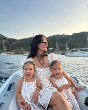 Pelin Akil Instagram - En sola kaydırınca da bi mesaj var sevgiliye @anilaltann … 
Sadece dördümüz olduğumuzda şükürler olsun ki bi başka güzel oluyor her şey. Minnet minnet minnet. Maşallah sübhanallah derdi anneannecim 🤍 Dualarımdasın hep aklımdasın