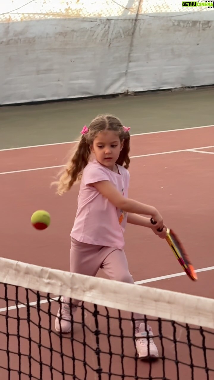 Pelin Akil Instagram - ALTAN kardeşler … loading 🎾