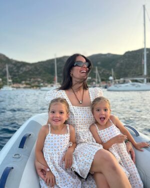 Pelin Akil Instagram - En sola kaydırınca da bi mesaj var sevgiliye @anilaltann … 
Sadece dördümüz olduğumuzda şükürler olsun ki bi başka güzel oluyor her şey. Minnet minnet minnet. Maşallah sübhanallah derdi anneannecim 🤍 Dualarımdasın hep aklımdasın
