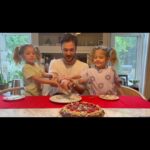 Pelin Akil Instagram – Babalar günün kutlu olsun. Sen bizim her şeyimizsin @anilaltann iyi ki kızlarımın babası benim de sevgilimsin…