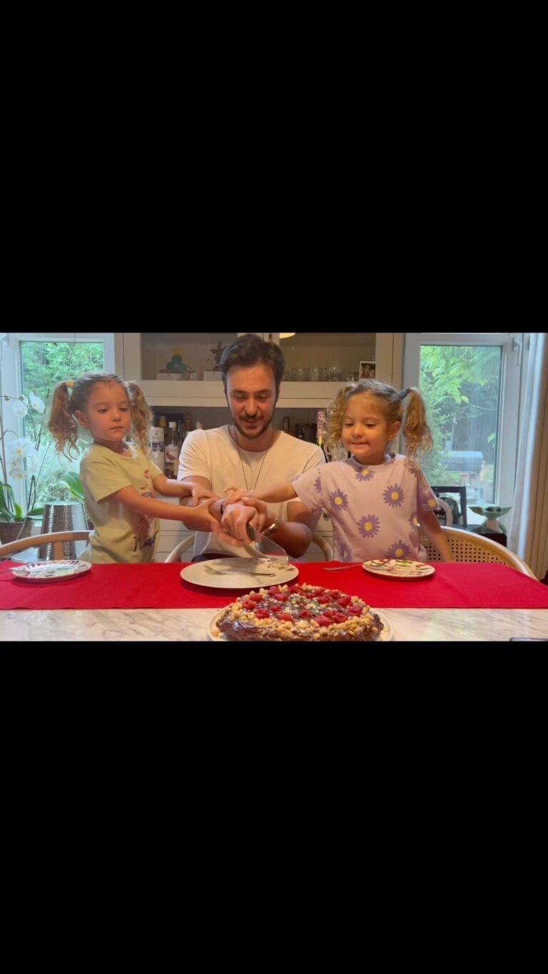 Pelin Akil Instagram - Babalar günün kutlu olsun. Sen bizim her şeyimizsin @anilaltann iyi ki kızlarımın babası benim de sevgilimsin…