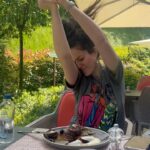 Pelin Akil Instagram – Bakın özellikle özenip yemeği bi de ben yaptığımda Anıl’ın yüzüne ekmek küreğiyle vurmak istediğim anlar 🤣
Siz de bu postun altına tepkisiz bulduğunuz arkadaşlarınızı etiketleyin, ifşalayın 🤣