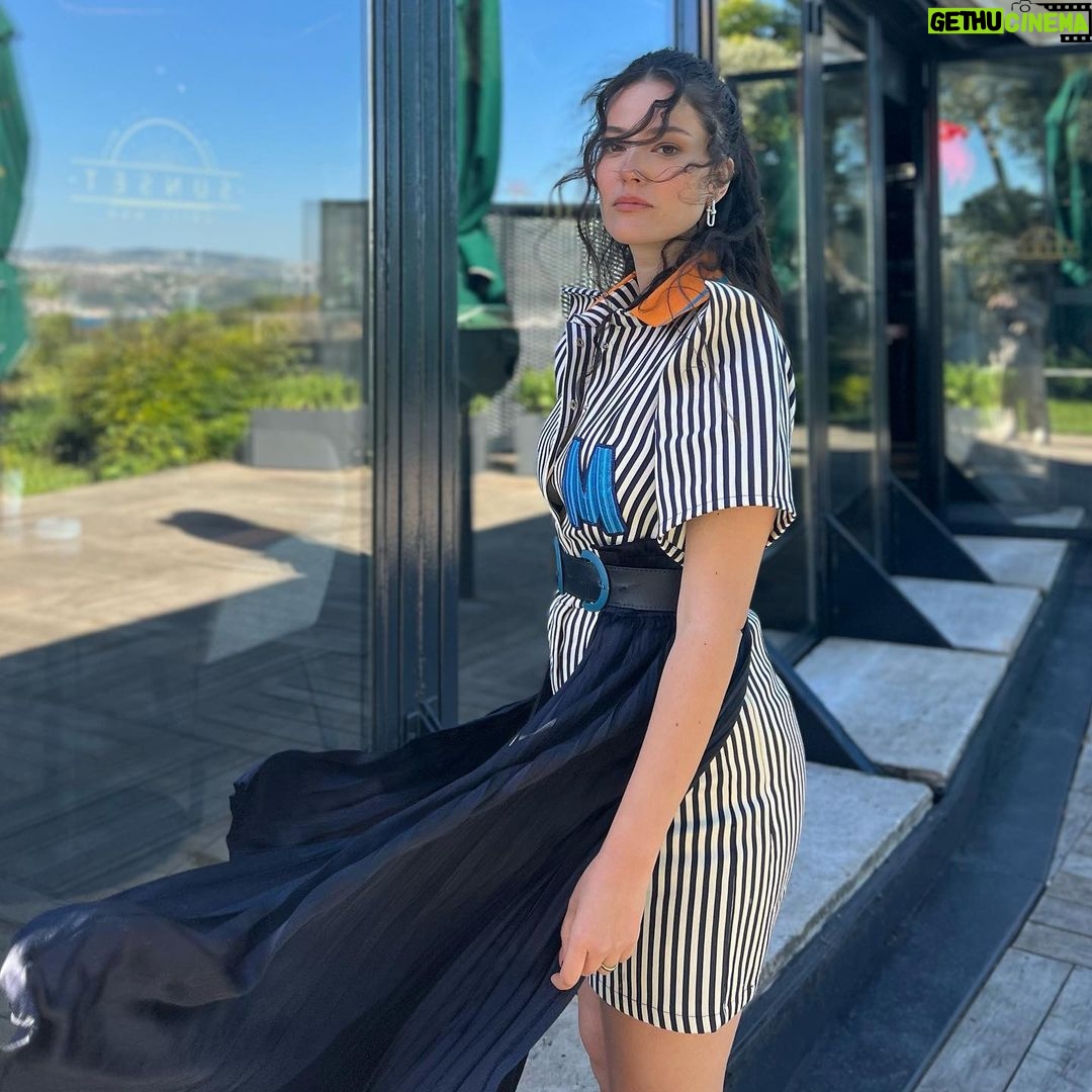Pelin Akil Instagram - 13 Mayıs heyecanını biraz olsun üstümüzden atmak için Broadway in İstanbul @nkprojeler ekibimle öğle yemeği yedik ve sadece proje konuşarak daha da heyecanlandık 🤦🏻♀️ bu heyecana ortak olmak isterseniz profilimdeki linkten biletlerinizi alabilirsiniz ❤️ #işbirliği