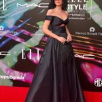 Pelin Akil Instagram – Dün harika bi geceydi, beni dün gece Elle Award’s a hazırlayan beni benden daha çok düşünen tüm arkadaşlarım hepinizi çok seviyorum. 

Uzun eteğim nasıl da birdenbire party kıyafetine dönüştü bknz son fotoğrafa 😉❤️