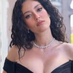 Pelin Akil Instagram – Dün harika bi geceydi, beni dün gece Elle Award’s a hazırlayan beni benden daha çok düşünen tüm arkadaşlarım hepinizi çok seviyorum. 

Uzun eteğim nasıl da birdenbire party kıyafetine dönüştü bknz son fotoğrafa 😉❤️
