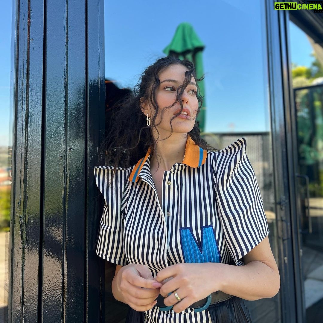Pelin Akil Instagram - 13 Mayıs heyecanını biraz olsun üstümüzden atmak için Broadway in İstanbul @nkprojeler ekibimle öğle yemeği yedik ve sadece proje konuşarak daha da heyecanlandık 🤦🏻♀️ bu heyecana ortak olmak isterseniz profilimdeki linkten biletlerinizi alabilirsiniz ❤️ #işbirliği