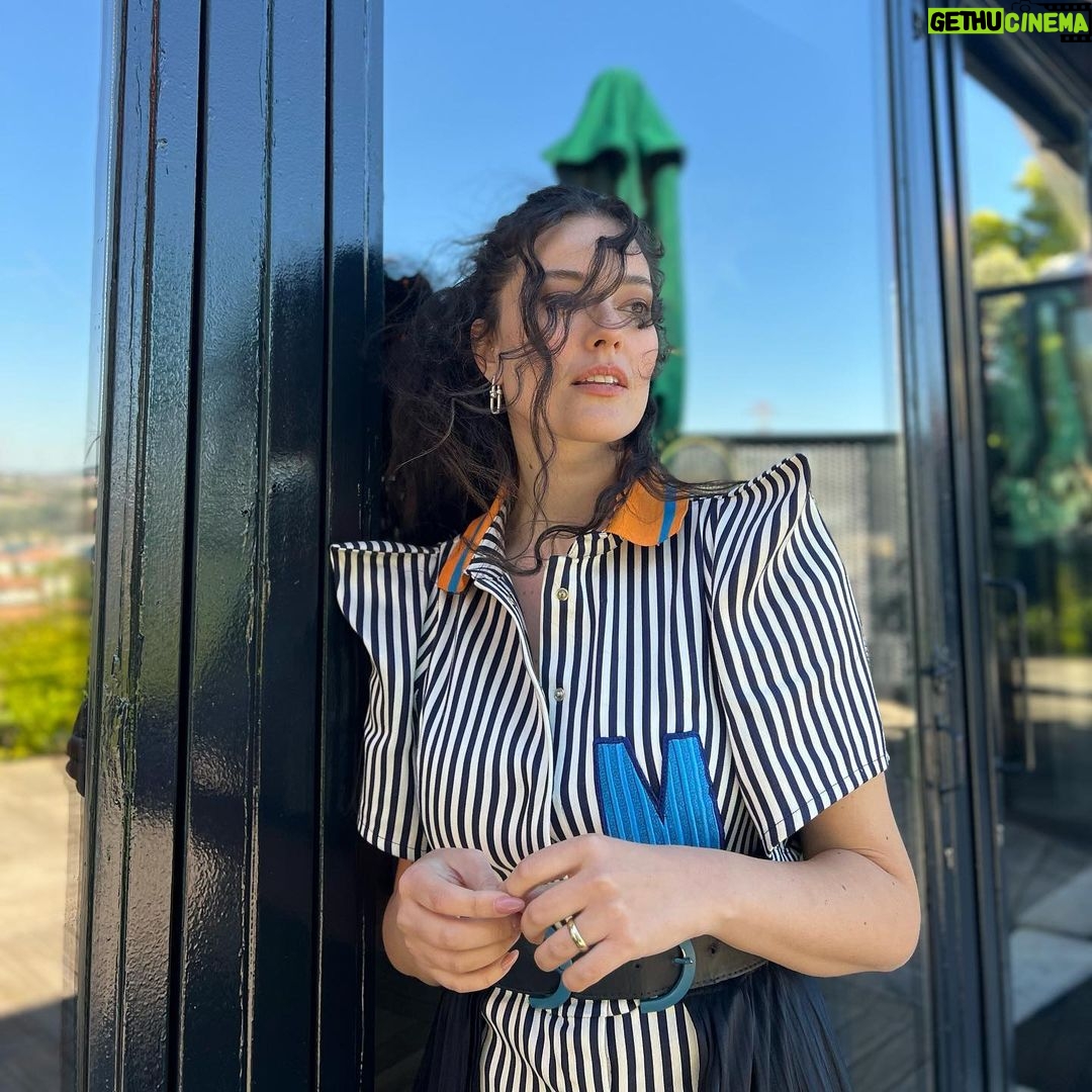 Pelin Akil Instagram - 13 Mayıs heyecanını biraz olsun üstümüzden atmak için Broadway in İstanbul @nkprojeler ekibimle öğle yemeği yedik ve sadece proje konuşarak daha da heyecanlandık 🤦🏻♀️ bu heyecana ortak olmak isterseniz profilimdeki linkten biletlerinizi alabilirsiniz ❤️ #işbirliği