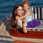 Pelin Akil Instagram - Ailece en son oynadığımız La casa de gangsta filmimizden… Yakında tüm dijital platformlarda, demek isterdim ama derim belki bigün çünkü neden olmasın? Yakışmaz mı? Çok sevdiğim bir dergi çekiminden #tbt