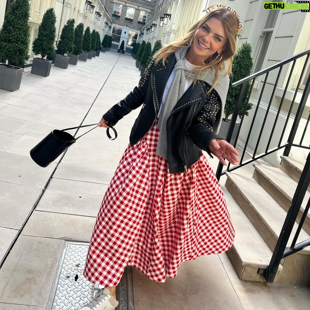 Pelin Karahan Instagram - 😍🥰🤗🤪🥳 London, United Kingdom