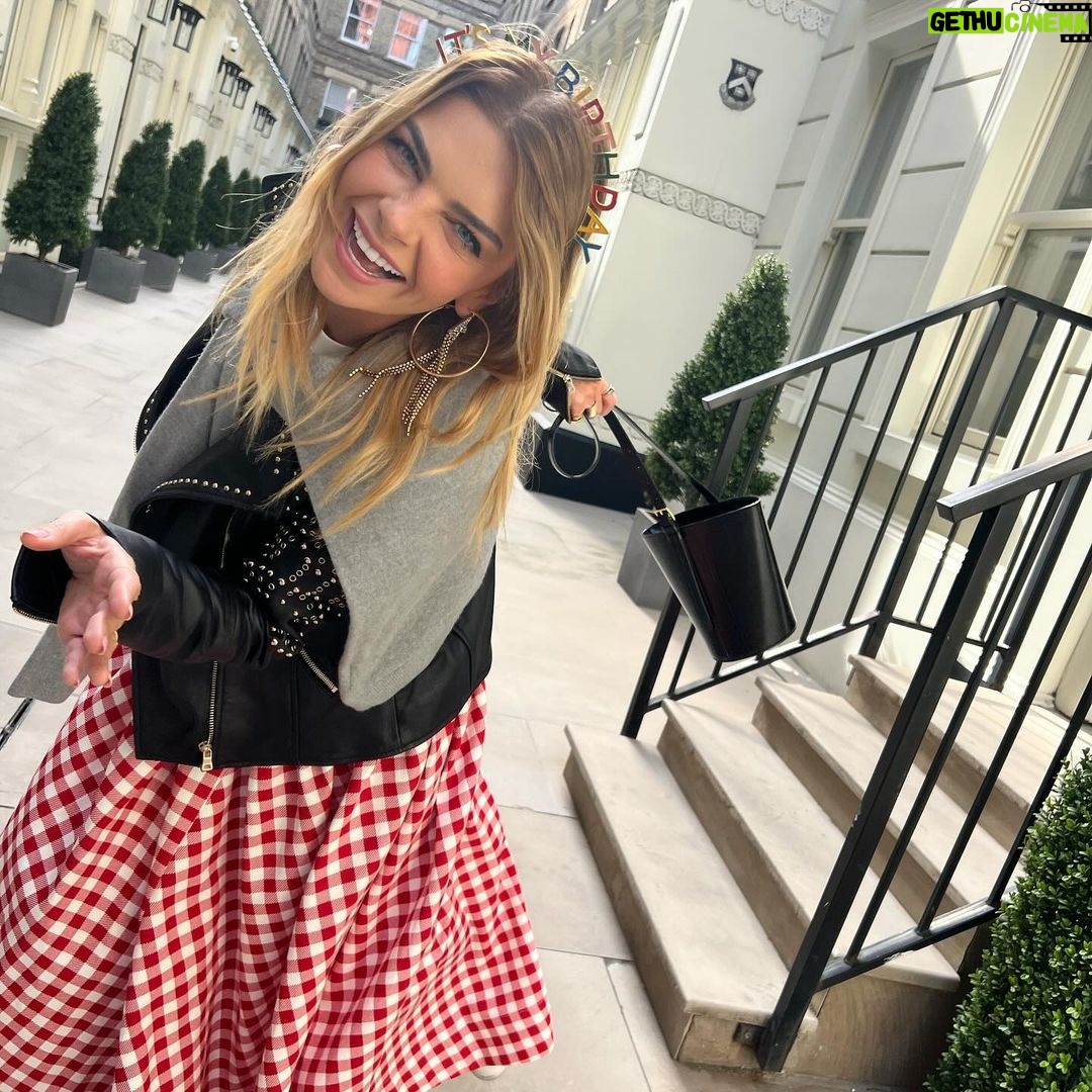 Pelin Karahan Instagram - 😍🥰🤗🤪🥳 London, United Kingdom