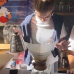 Pelin Karahan Instagram - Filtre kahve sevenler toplansın🙋‍♀️☕️ Misss gibi taze kahve demledim😋 @fatosygtl @delungocoffeeacademy #reklam