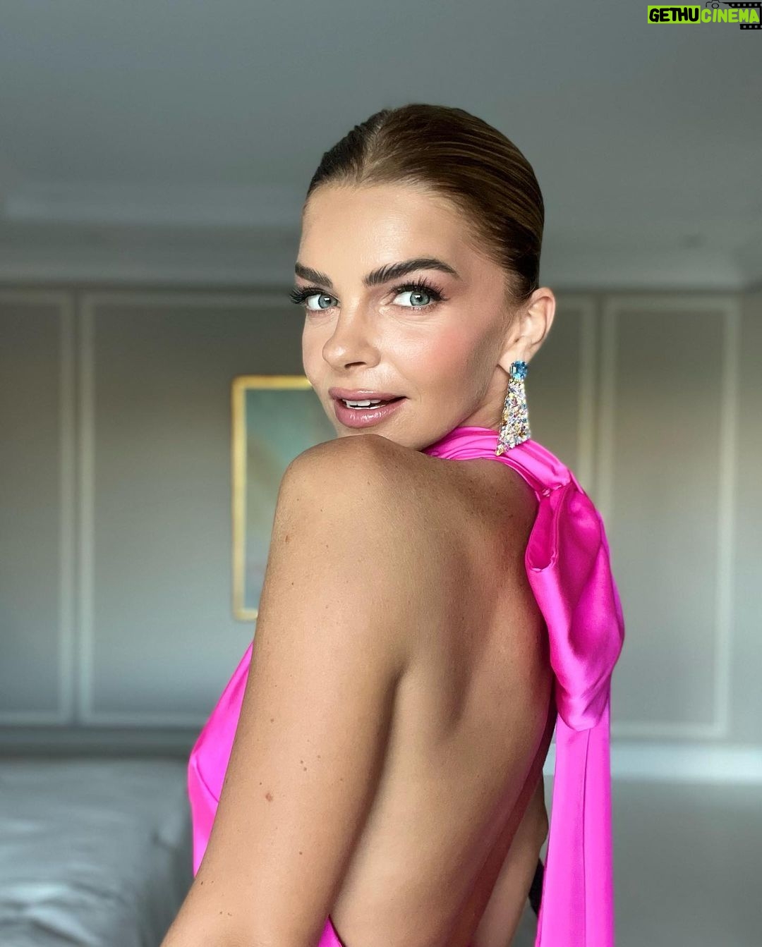 Pelin Karahan - 117.8K Likes - Elbisemi çok sevmiş olabilirim kabul🙋♀️🤗💗
@dcey.tr
@mishacollection
#reklam