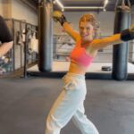 Pelin Karahan Instagram - Abi azıcık göbek eritelim yaaa!😜🥊